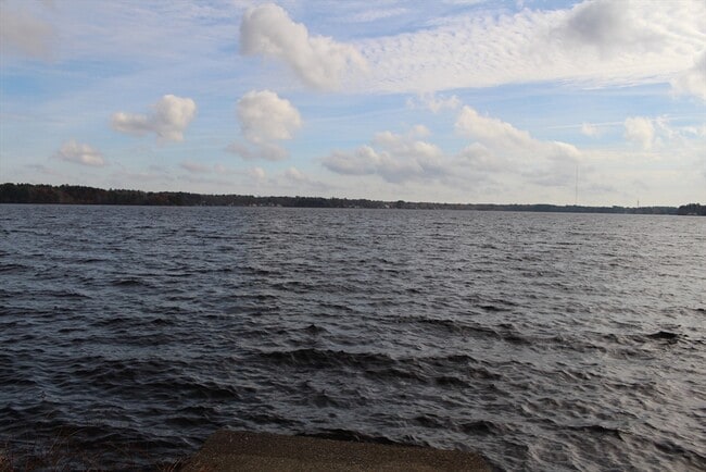 Building Photo - 16 Langlois Pines