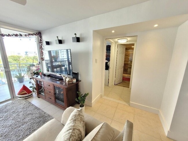 Building Photo - 18081 Biscayne Blvd