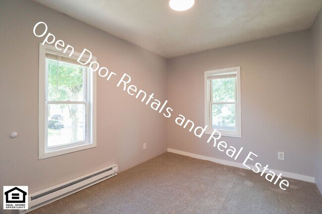 Building Photo - 328 N State St