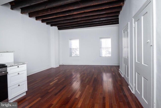 Building Photo - 633 N 3rd St