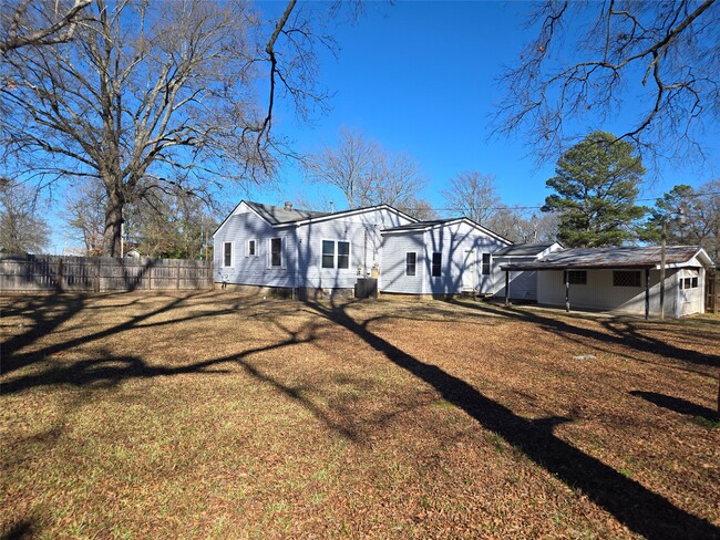 Building Photo - 1711 W 17th St