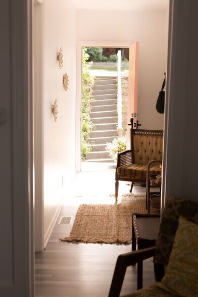 Building Photo - 2919 Elm St