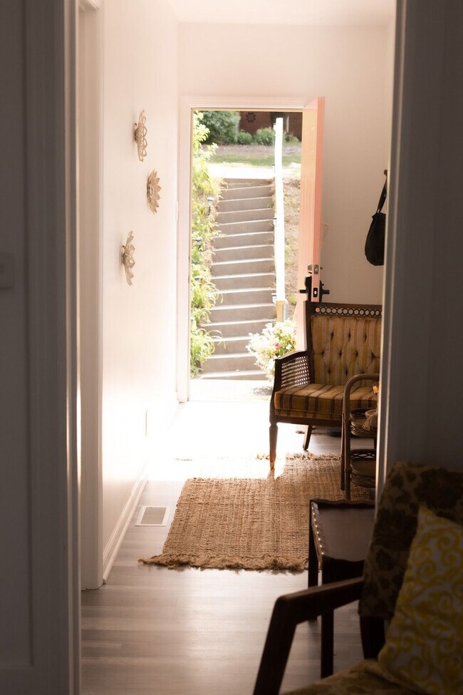 Building Photo - 2919 Elm St