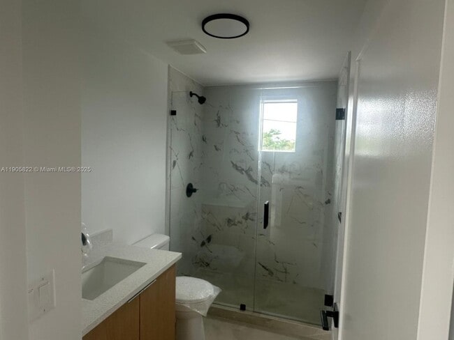 Building Photo - 5423 NE Miami Ct