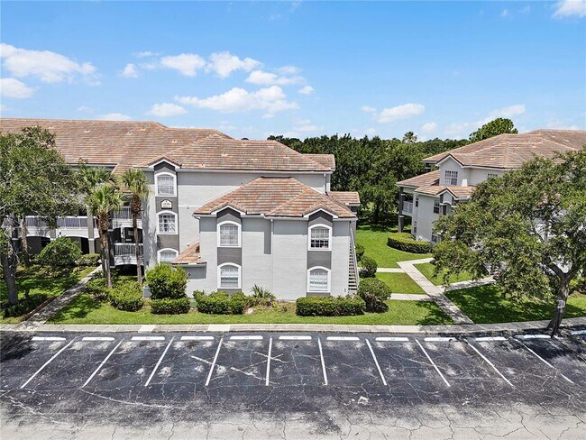 Building Photo - 13929 Fairway Island Dr