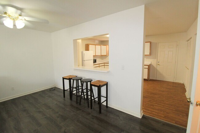 Building Photo - 520 Pheasant Run Cir