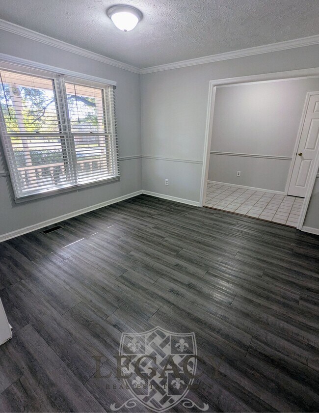 Building Photo - 502 Irongate Blvd