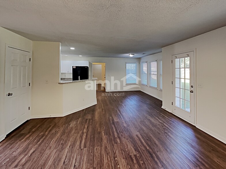 Building Photo - 1121 Lauren Way