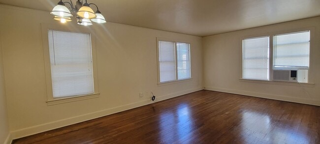 Building Photo - 1/1 in the Historic Duckpond area