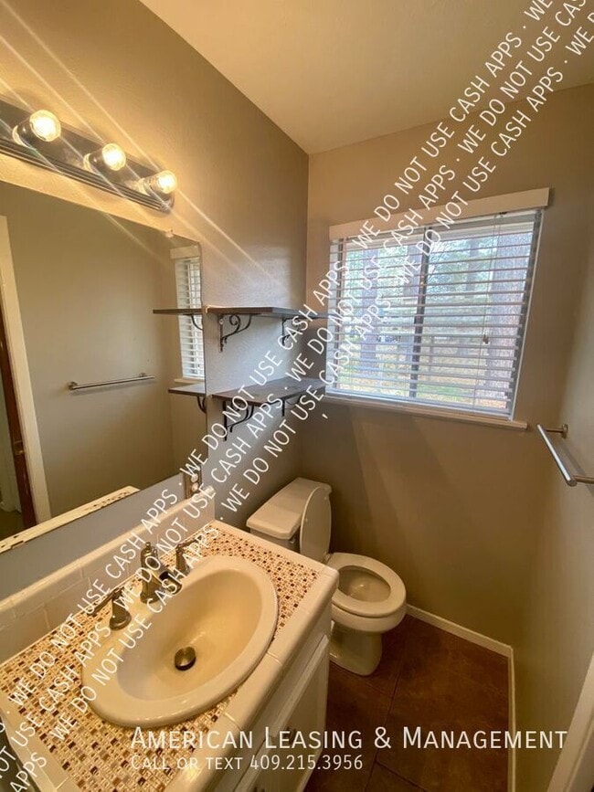 Building Photo - 10 Woodhaven Ct