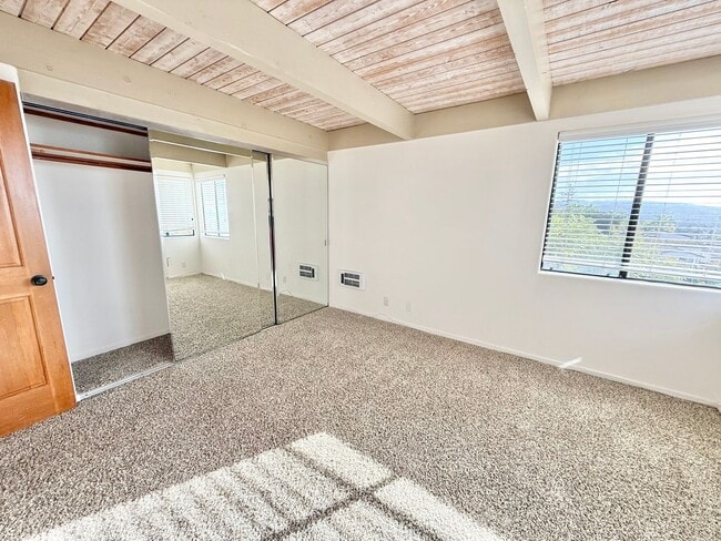 Building Photo - Stunning 2 Bedroom 2 Bath in Laguna Beach