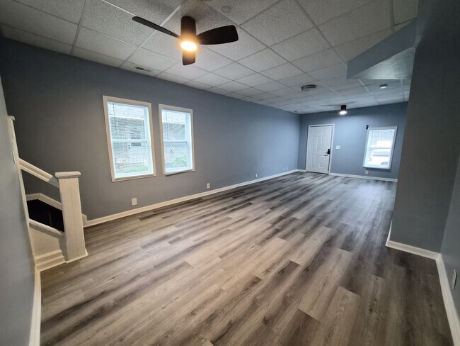 Building Photo - 33 N Sherman Dr