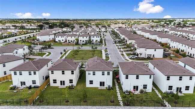 Building Photo - 2498 SE 25th Ct