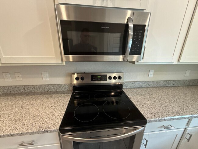 Building Photo - Truly Stunning 4-bedroom, 3-bathroom, 2 car garage in the beautiful new community of Villimar