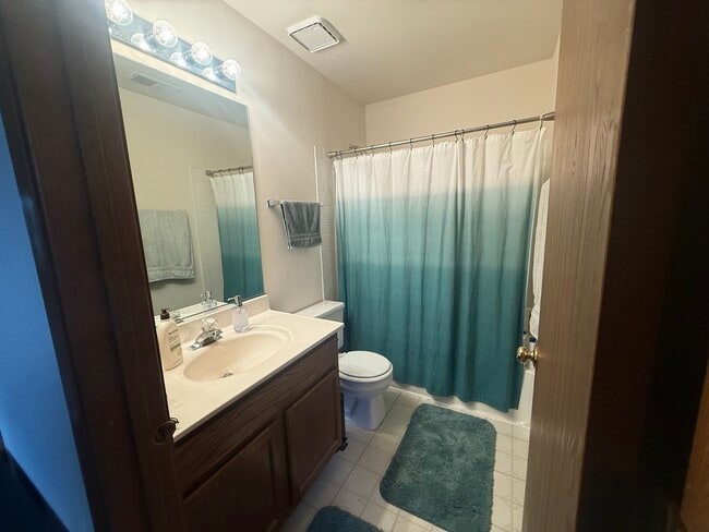 Building Photo - 348 Fallbrook Ct