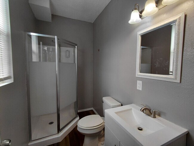 Building Photo - 15430 Top Dr
