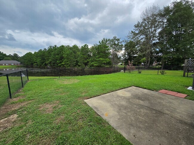 Building Photo - 3563 Beacon Dr