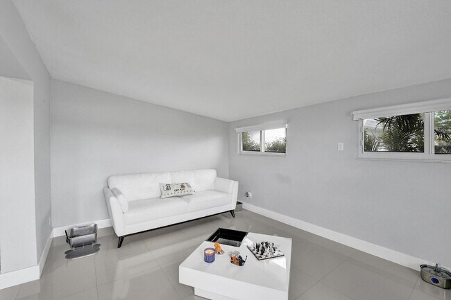 Building Photo - 3322 McKinley St