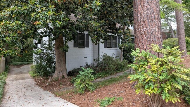 Building Photo - 4300 Rickenbacker Way NE