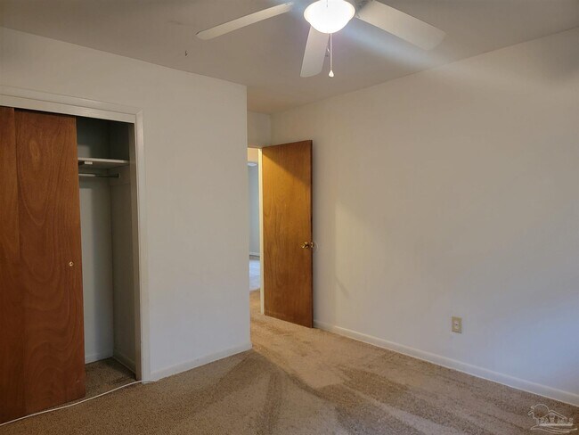 Building Photo - 917 N 70th Ave