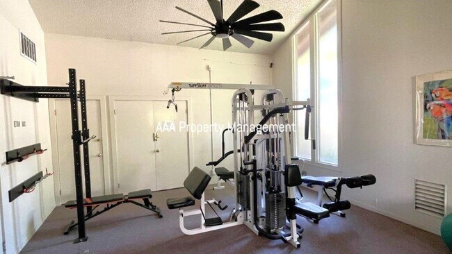 Building Photo - Walnut Creek! Beautiful remodeled 1 bedroom 1 bath location near John Muir Hospital and Heather F...