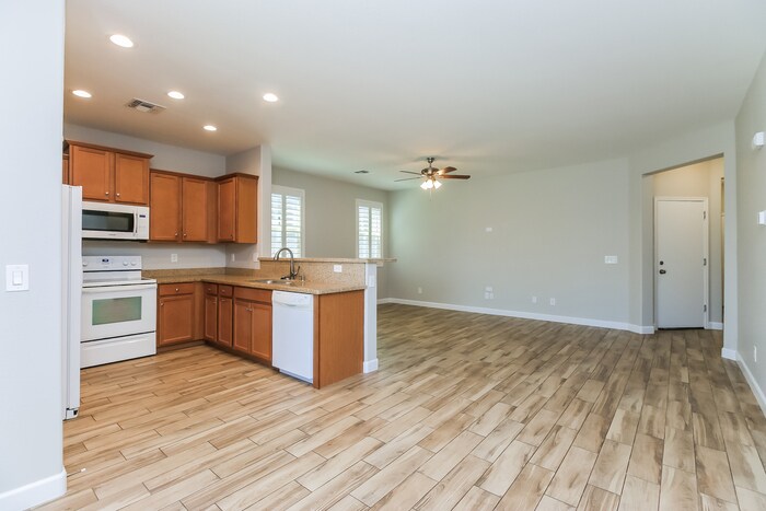 Building Photo - 1711 W Gold Mine Way