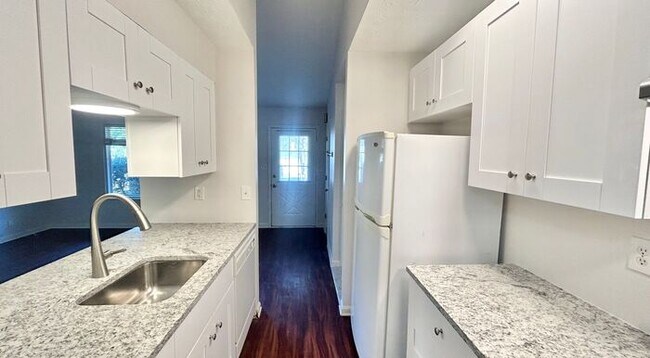 Building Photo - Alpharetta 3 Bedroom-2 Bathroom, Minutes From 400, Dining and Shopping.