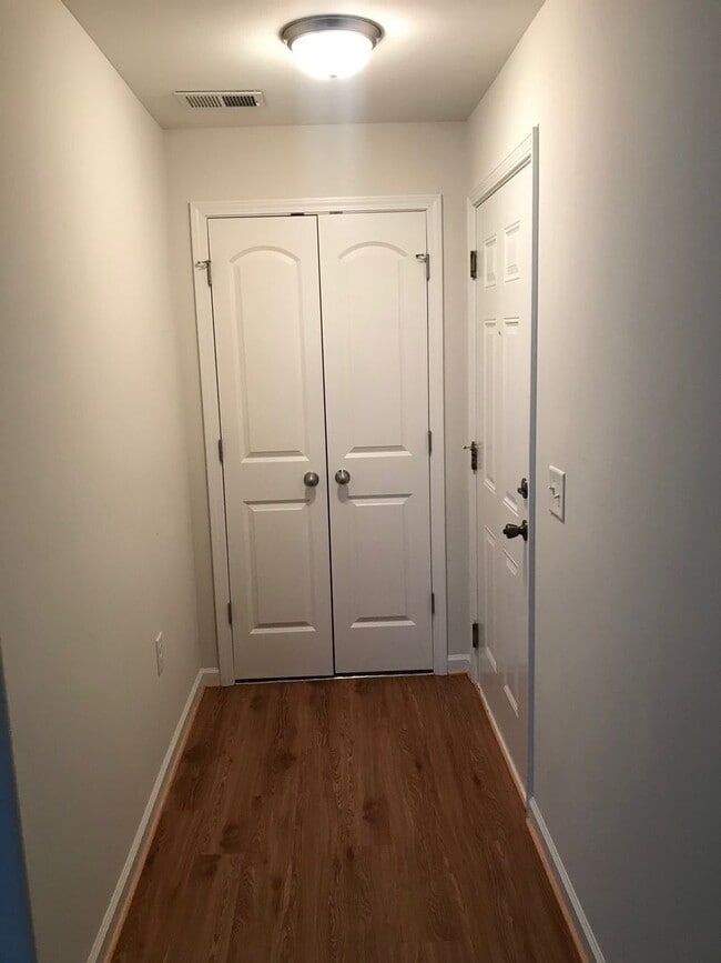 Building Photo - Bright & Inviting 2-Bedroom Condo in Prime...
