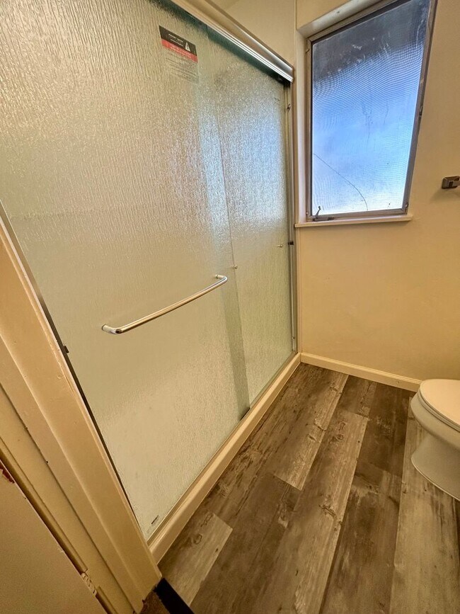 Building Photo - Updated San Leandro apartment!