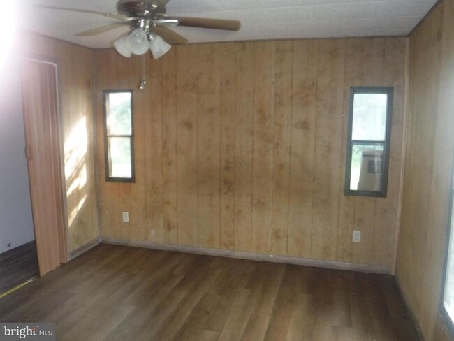 Building Photo - 4 Fern Cir