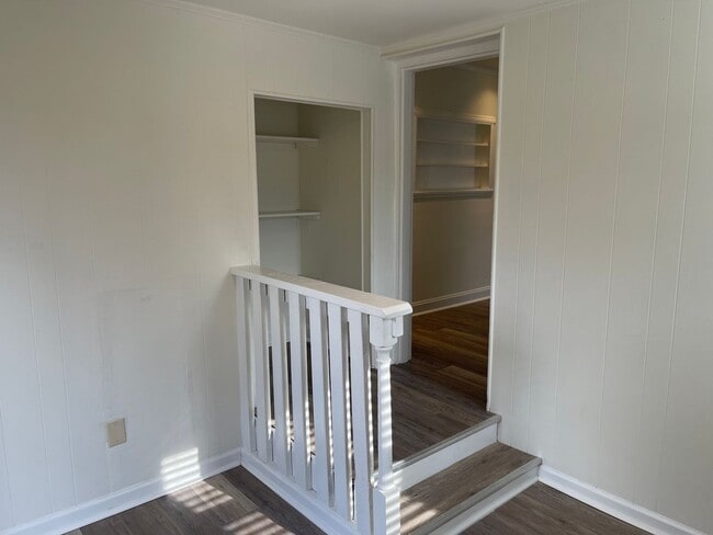 Building Photo - Available Now! 3 Bed/1 Bath in Enderly Park!