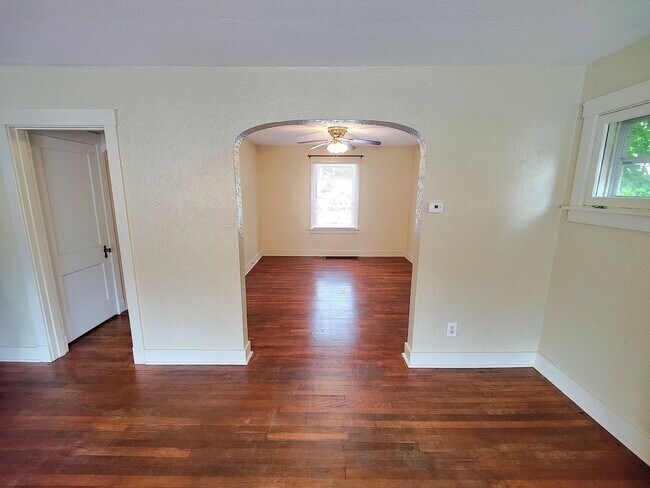 Building Photo - *Spacious & Updated 3BD/1BA Single-Family Home Available in Brookline*