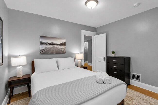 Building Photo - Furnished 4-Bedroom, 2-Bath Lower Unit in North Buffalo