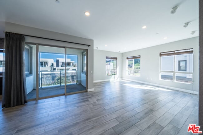 Building Photo - 5837 Village Dr