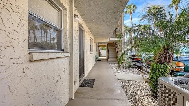 Building Photo - 2220 Stickney Point Rd