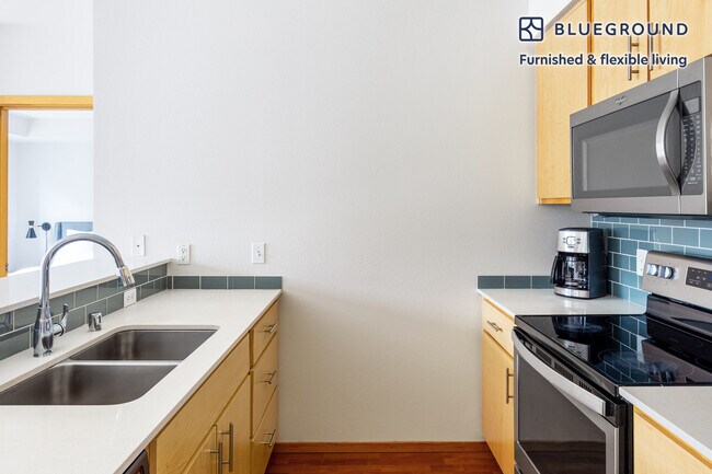 Building Photo - 535 Pontius Ave N
