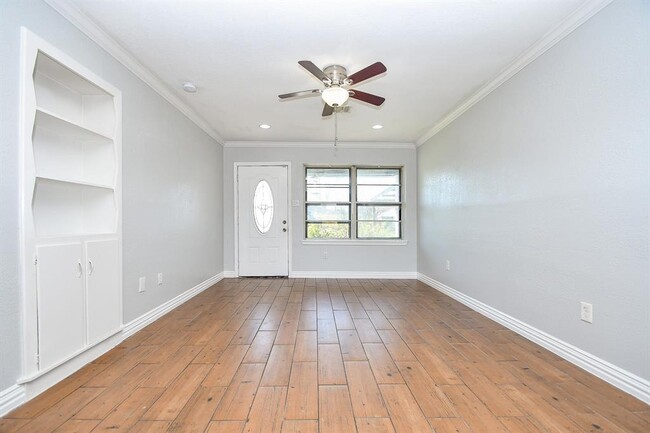 Building Photo - 455 Glenburnie Dr