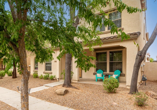 Building Photo - Amazing 4 bedroom In Lyons Gate!