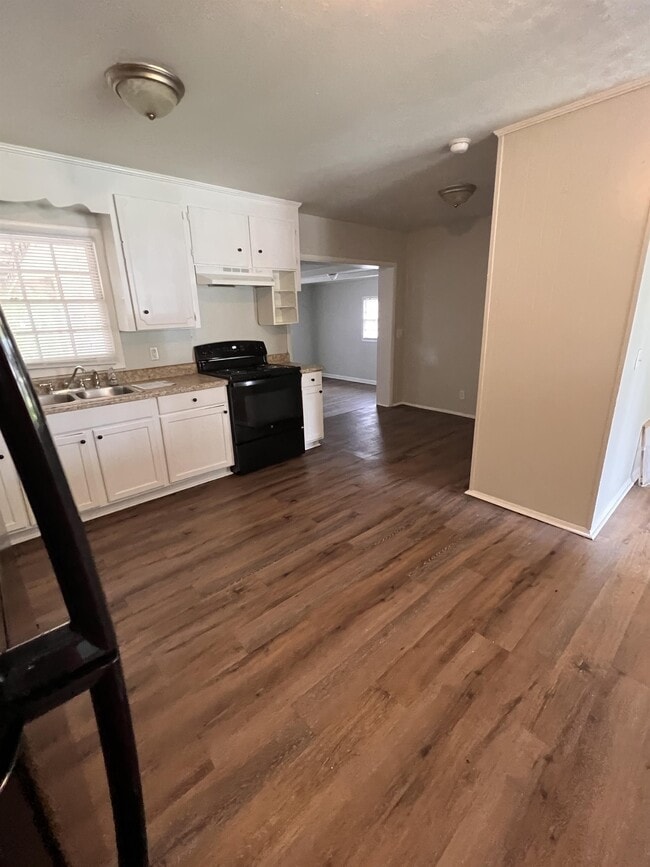 Building Photo - 106 Whiteoak Cir