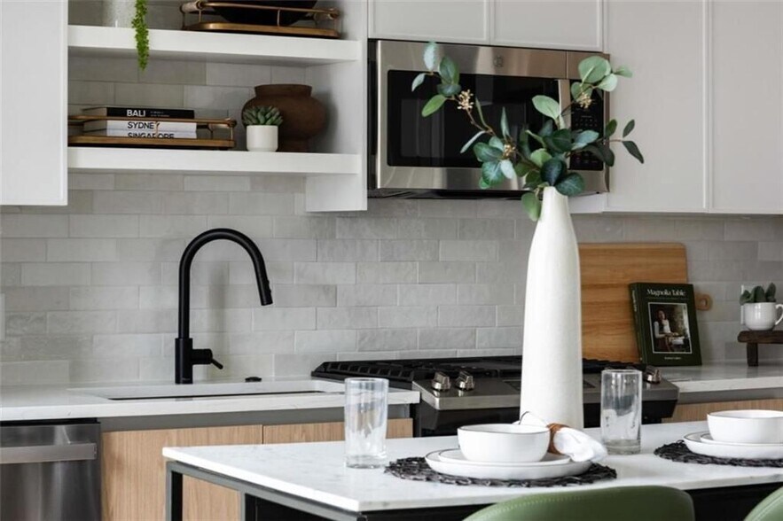 Building Photo - 665 Auburn Ave NE