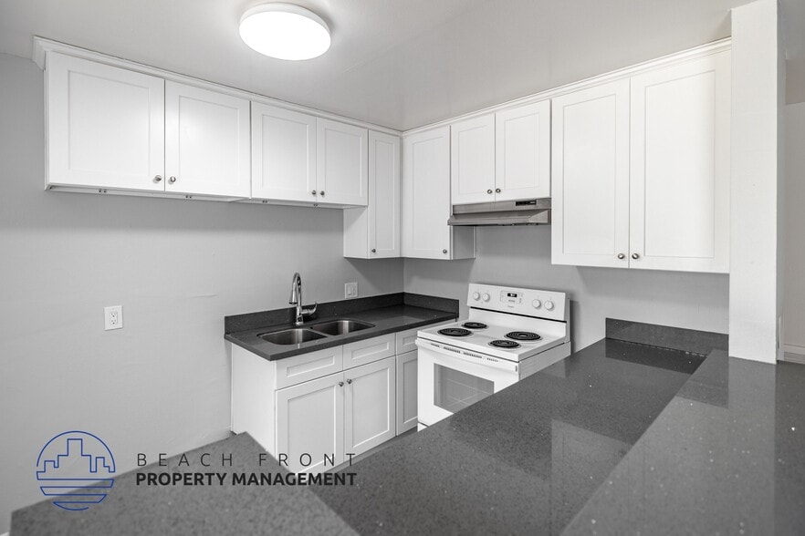 Building Photo - 2159 Elm