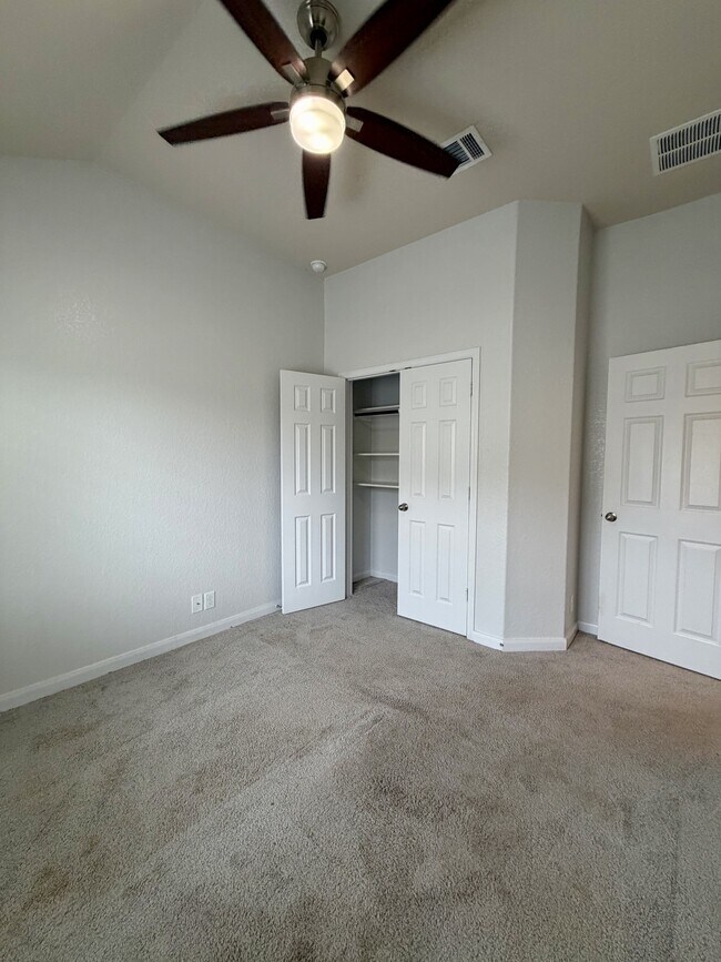 Building Photo - 646 Ridge Lawn Dr