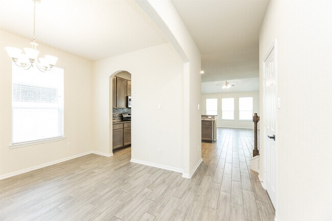 Building Photo - 2293 Garden Square Path