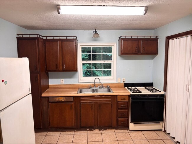 Building Photo - Private Country Cabin for Rent