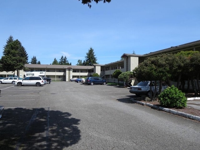 Suncrest Apartments - Suncrest Apts