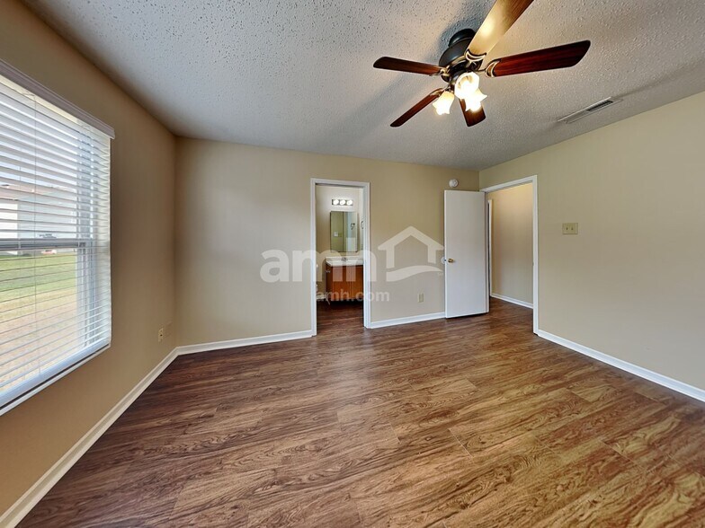 Building Photo - 10767 Wymm Ln