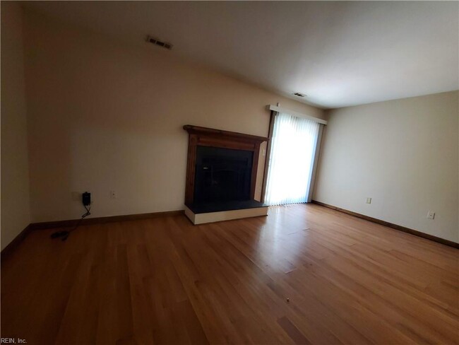 Building Photo - 5489 Davis Way