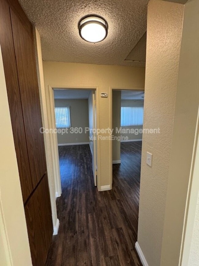 Building Photo - 9421 Cedar St