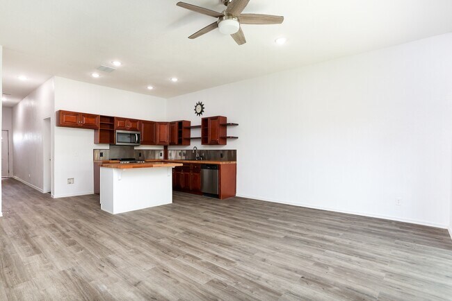 Building Photo - 8611 Key Windy Way