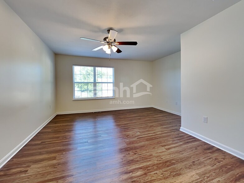 Building Photo - 4828 Jessica Suzanne Dr